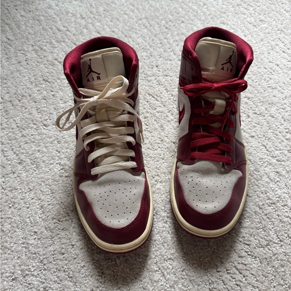 Nike Air Jordan Women’s Retro 1 Mid SE Tiki Leaf Team Red - Picture 1 of 6